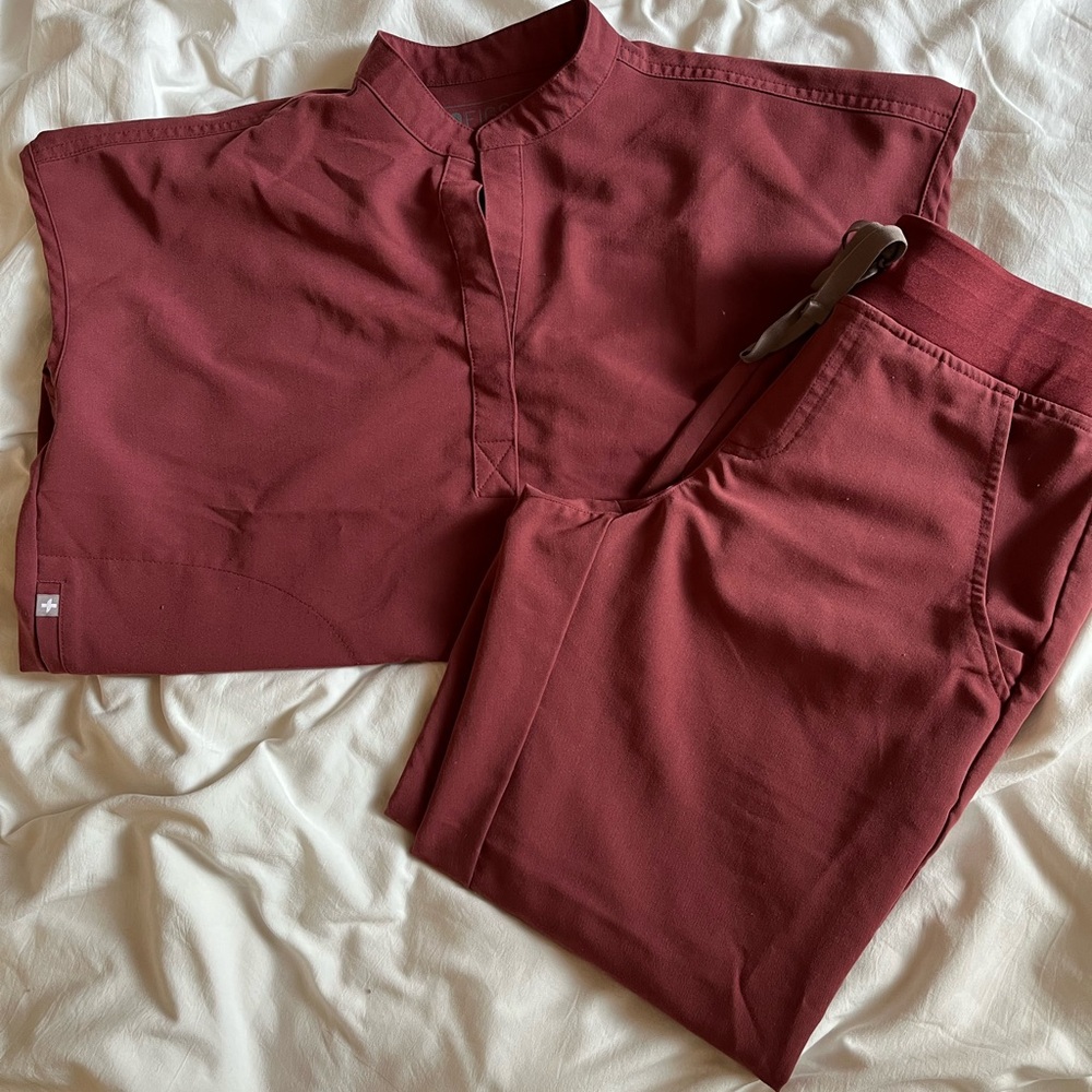 Figs scrub set dark cherry